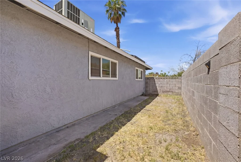 327 Arnold, Las Vegas, NV 89106
