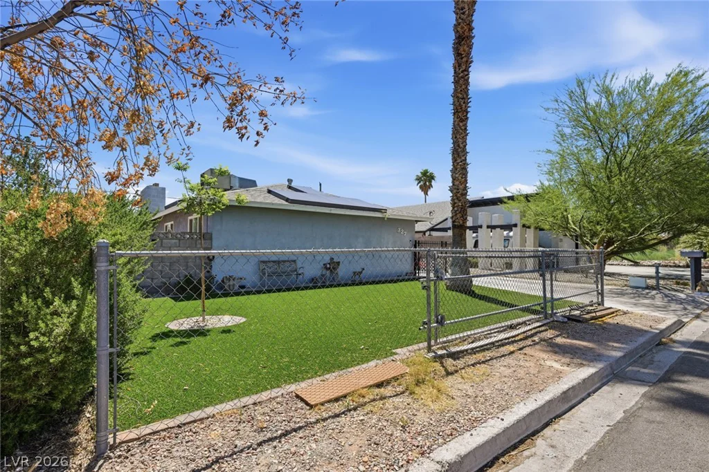 327 Arnold, Las Vegas, NV 89106