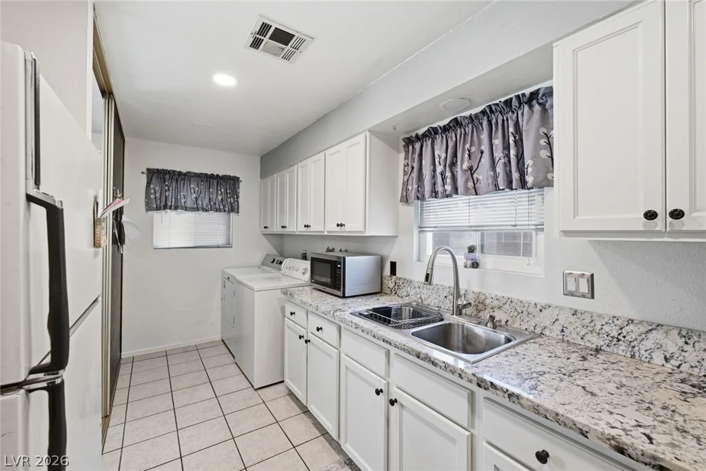 327 Arnold, Las Vegas, NV 89106