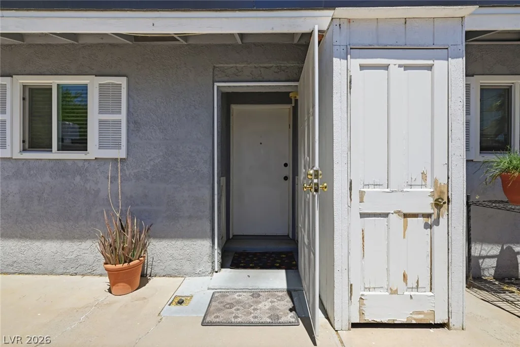 327 Arnold, Las Vegas, NV 89106