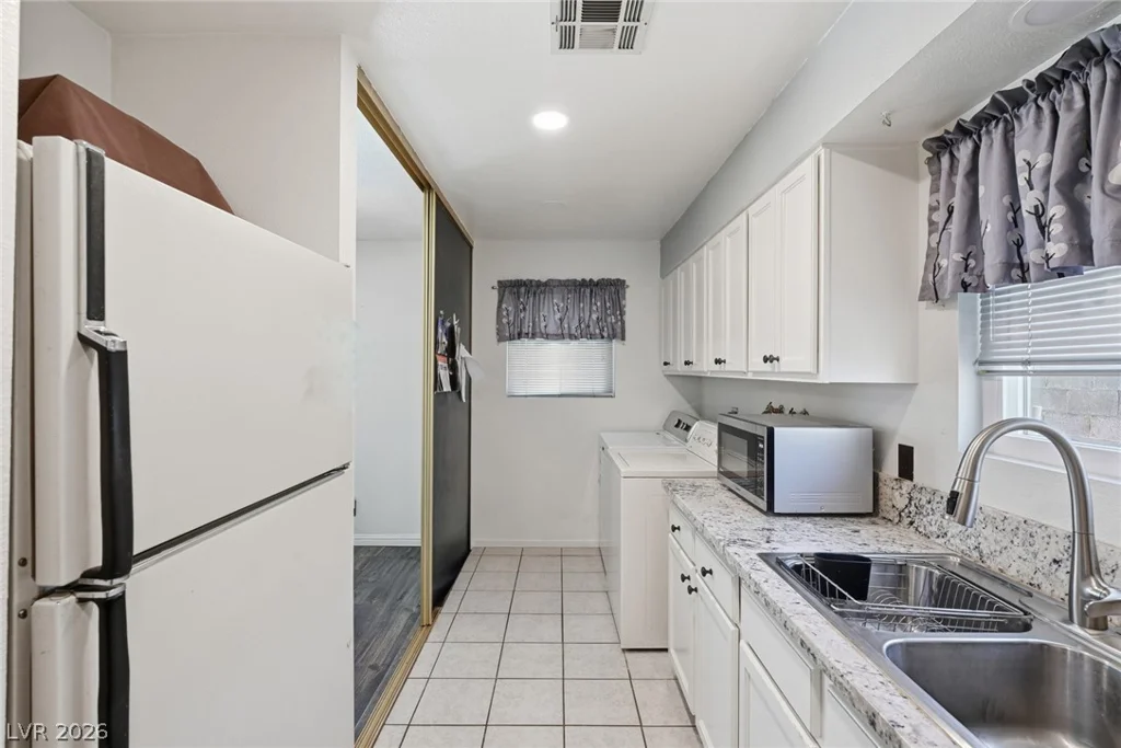 327 Arnold, Las Vegas, NV 89106