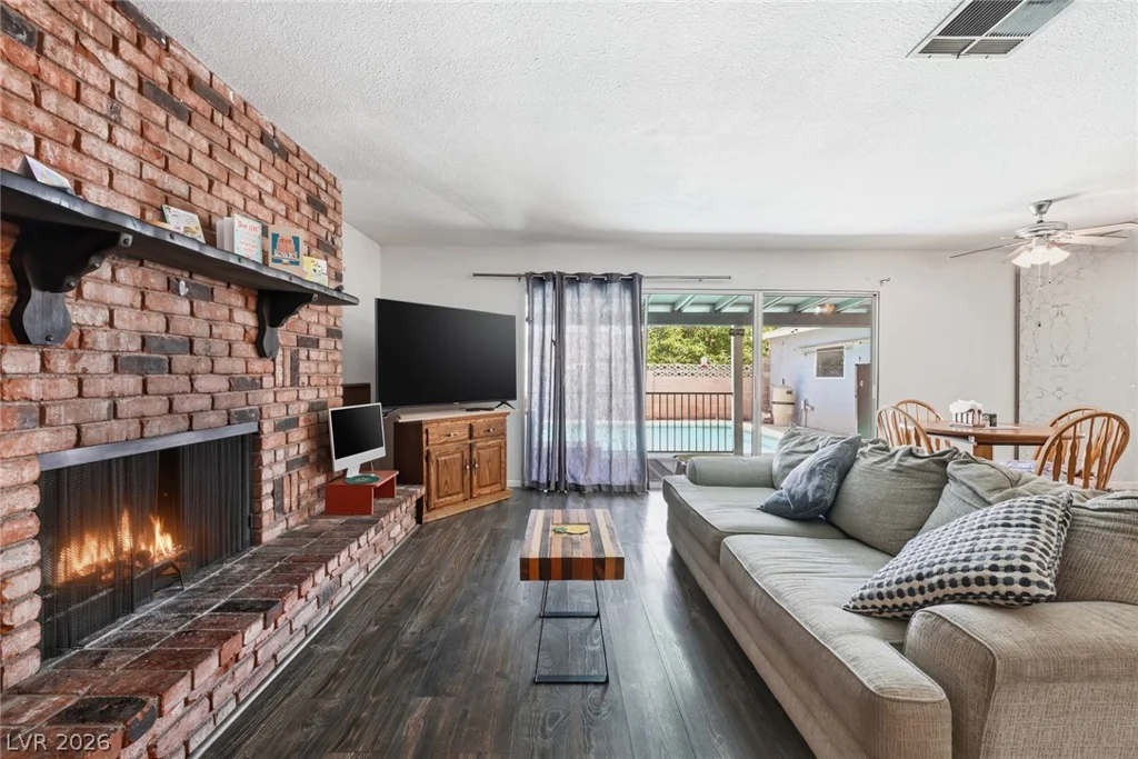 327 Arnold, Las Vegas, NV 89106