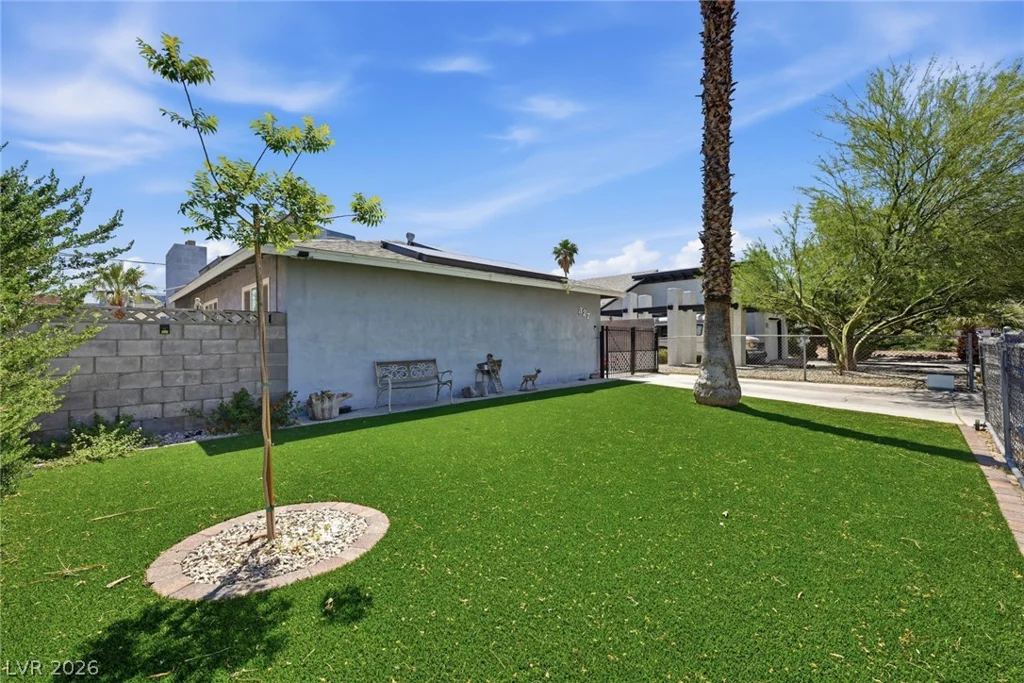 327 Arnold, Las Vegas, NV 89106
