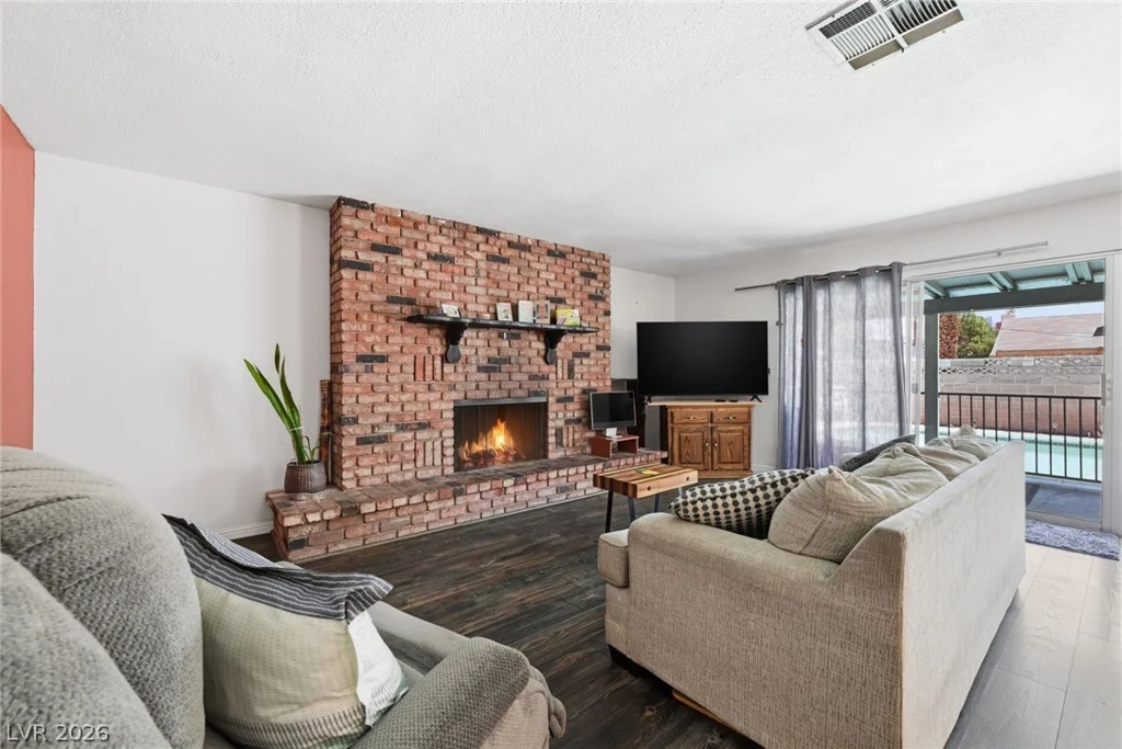 327 Arnold, Las Vegas, NV 89106