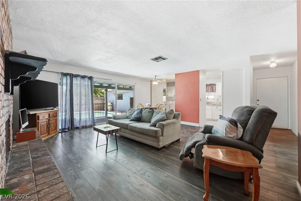 327 Arnold, Las Vegas, NV 89106