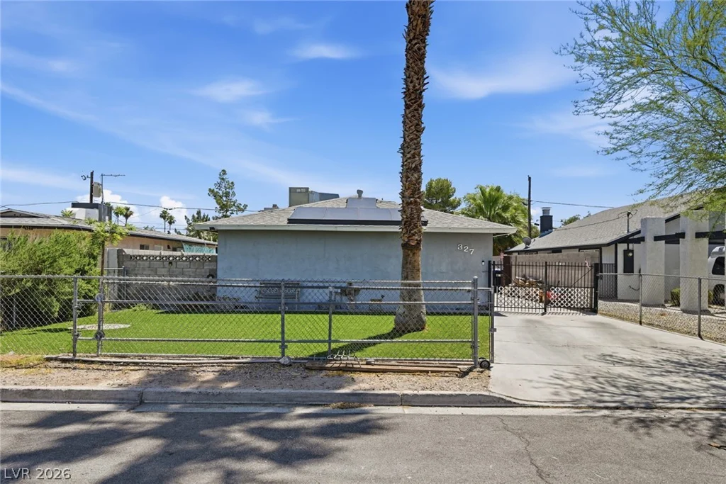 327 Arnold, Las Vegas, NV 89106