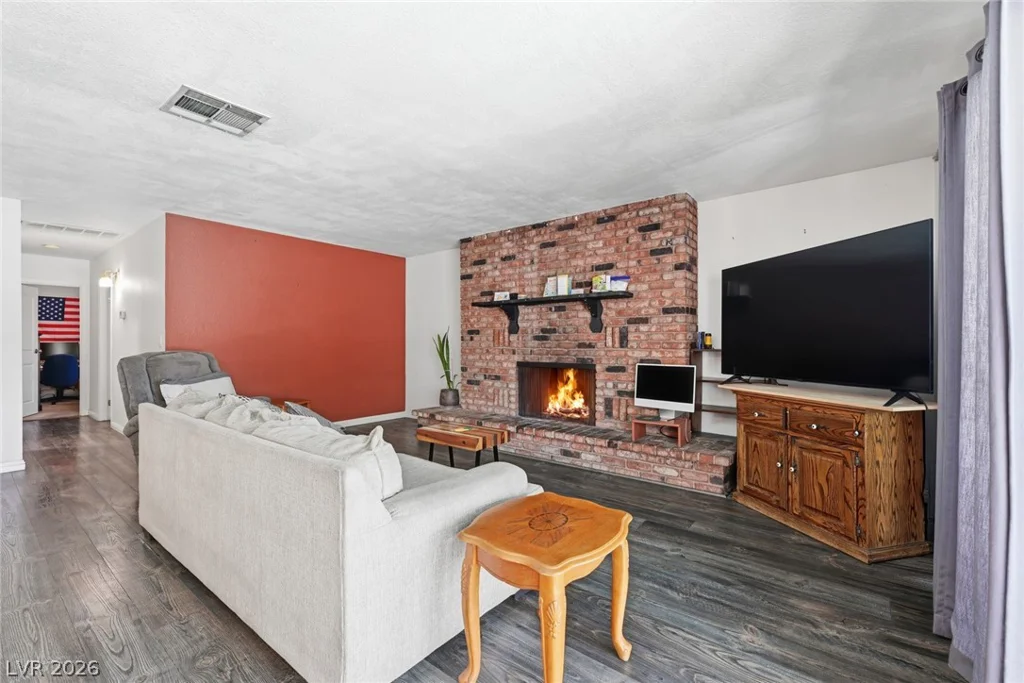 327 Arnold, Las Vegas, NV 89106