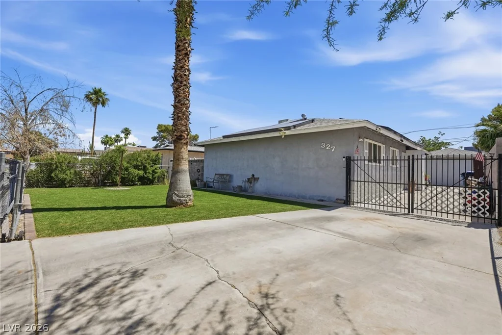 327 Arnold, Las Vegas, NV 89106