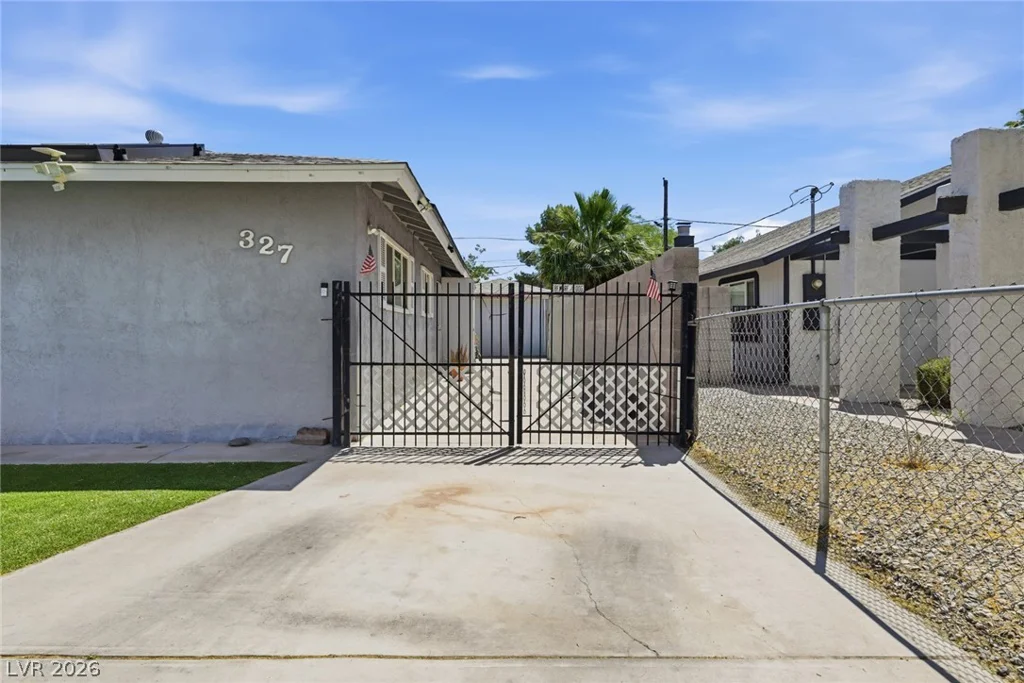 327 Arnold, Las Vegas, NV 89106