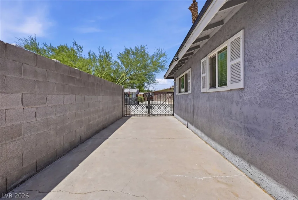 327 Arnold, Las Vegas, NV 89106