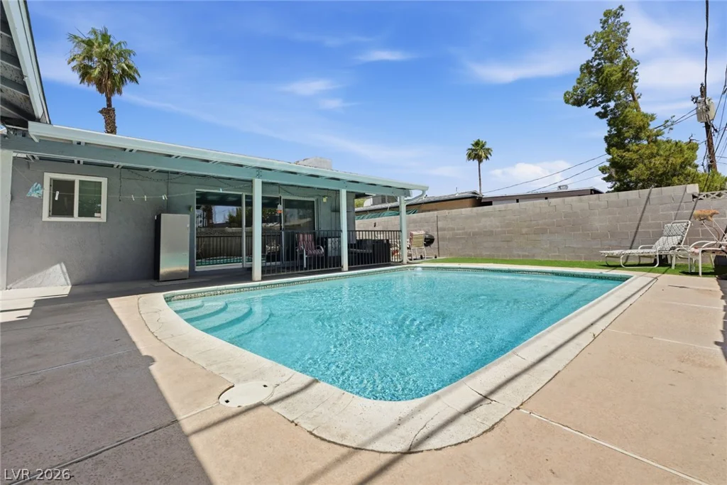 327 Arnold, Las Vegas, NV 89106