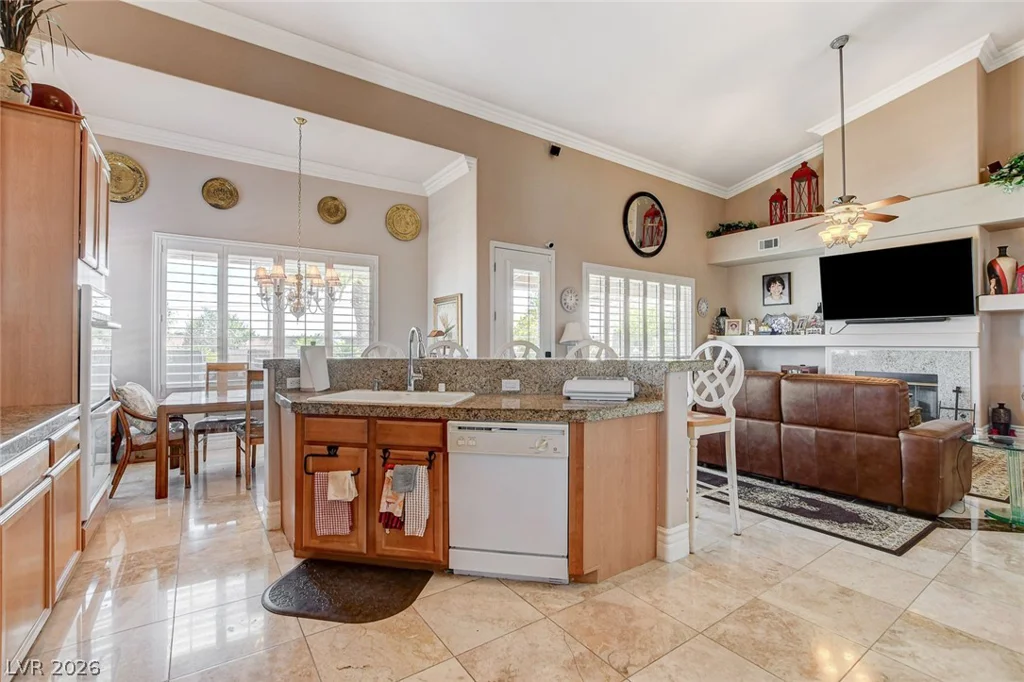 6986 Oakleigh, Las Vegas, NV 89110