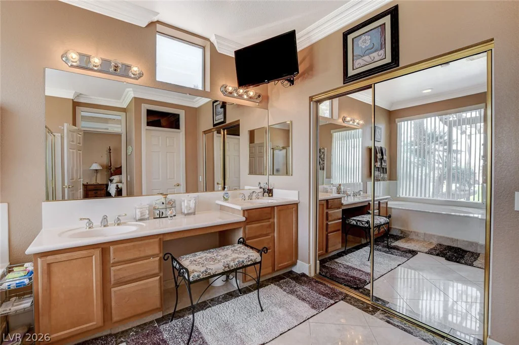 6986 Oakleigh, Las Vegas, NV 89110