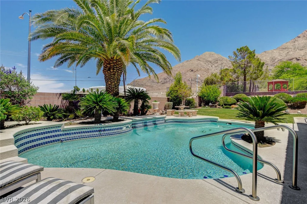 6986 Oakleigh, Las Vegas, NV 89110