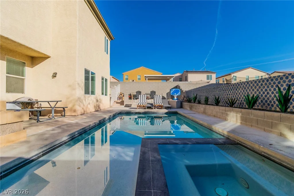 6883 Merril Summit, Las Vegas, NV 89142