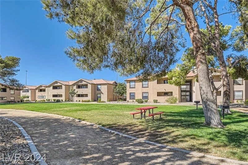 2451 Rainbow, Las Vegas, NV 89108