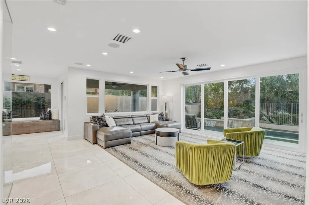 10736 Penhurst, Las Vegas, NV 89135