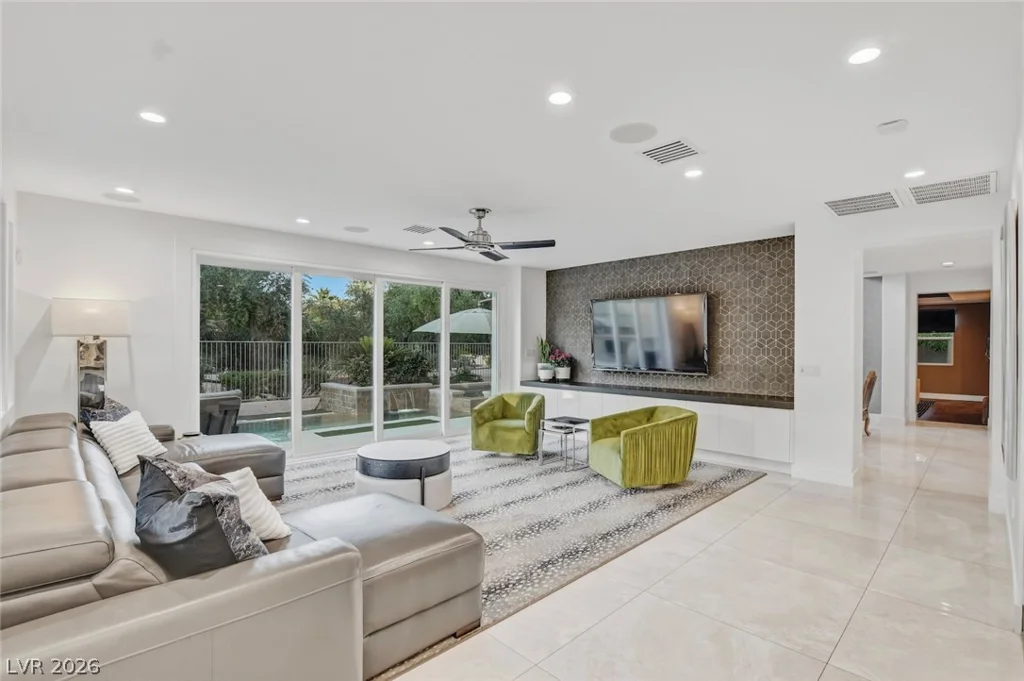 10736 Penhurst, Las Vegas, NV 89135