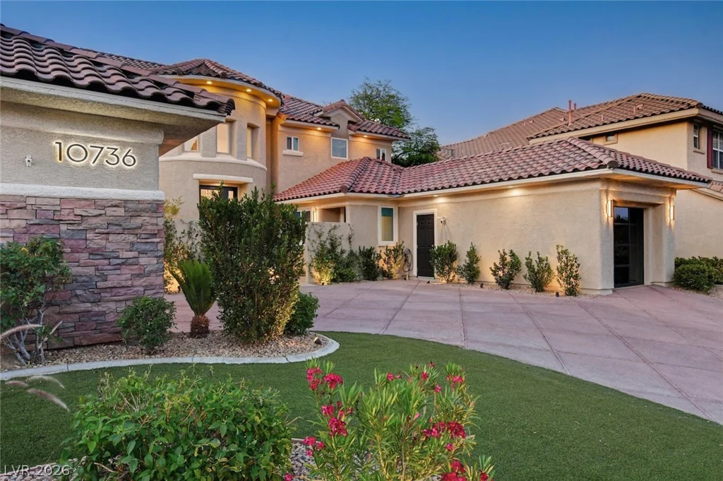 10736 Penhurst, Las Vegas, NV 89135
