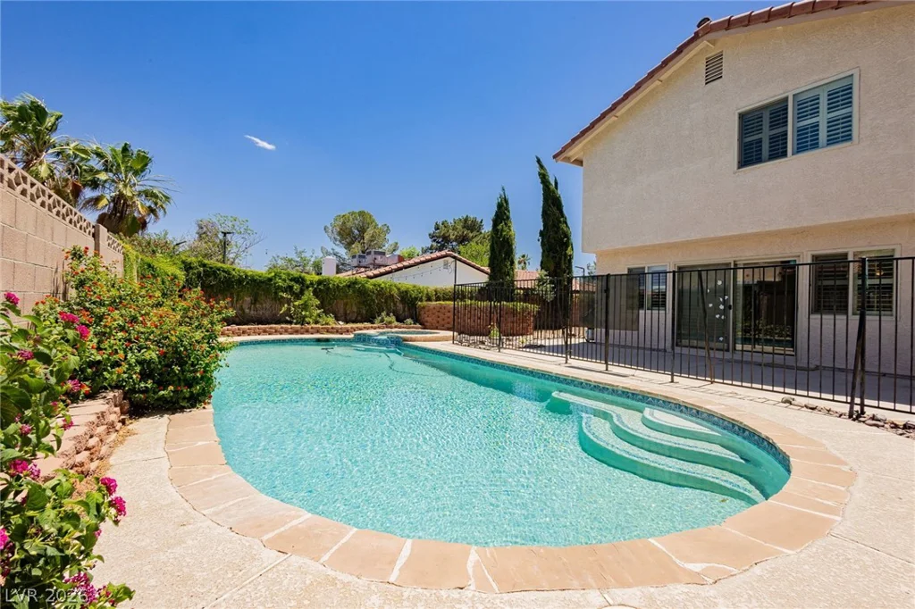 956 Eldorado, Las Vegas, NV 89123