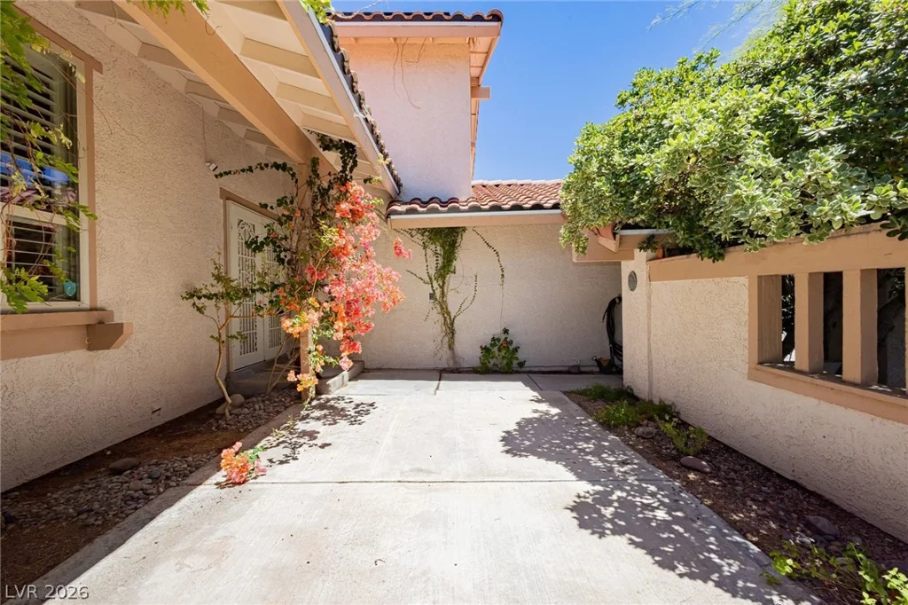 956 Eldorado, Las Vegas, NV 89123