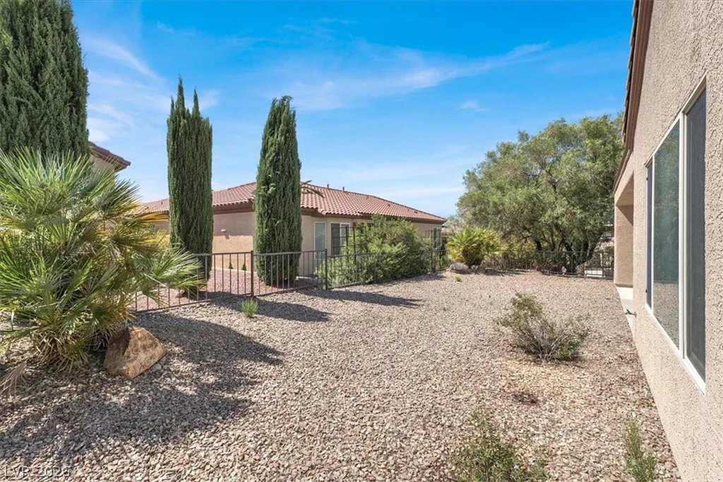 2101 Sawtooth Mountain, Henderson, NV 89044