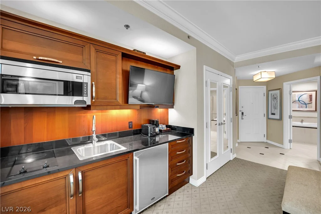 135 Harmon, Las Vegas, NV 89109