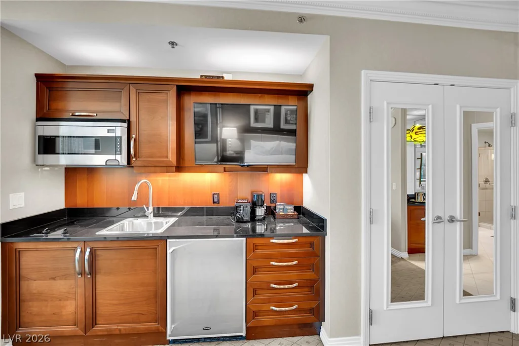 135 Harmon, Las Vegas, NV 89109
