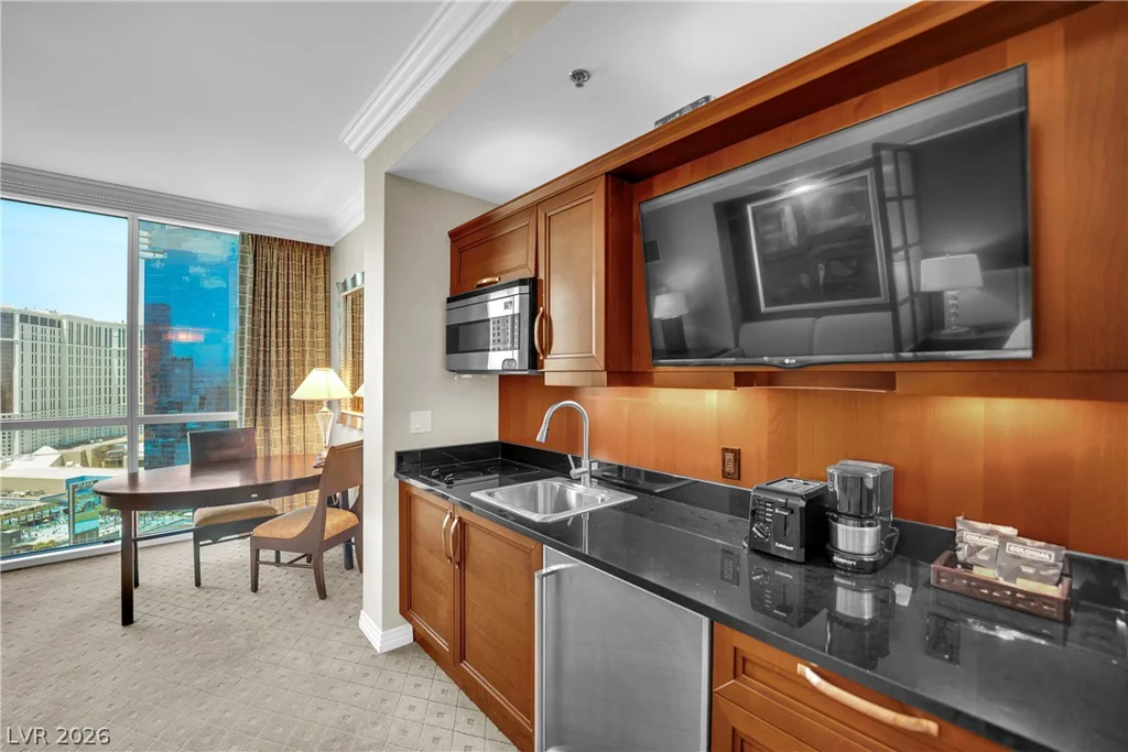 135 Harmon, Las Vegas, NV 89109