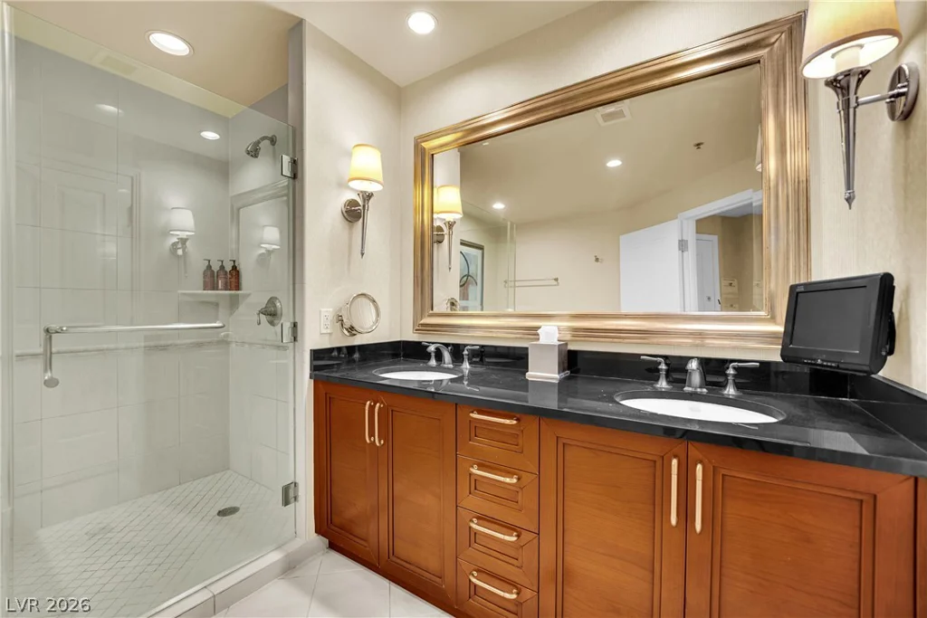 135 Harmon, Las Vegas, NV 89109
