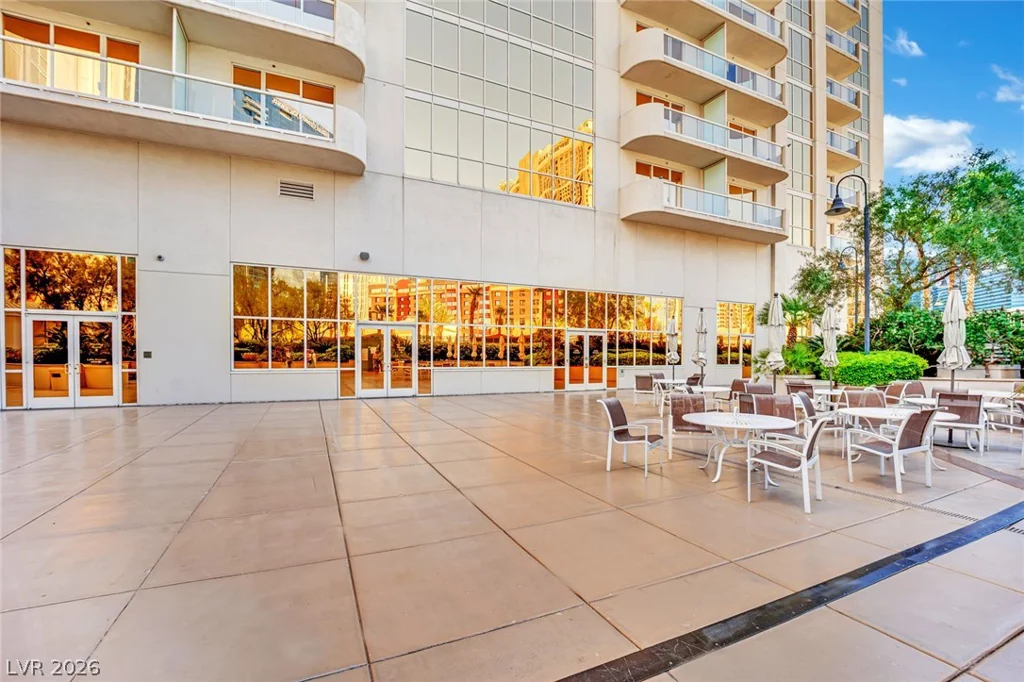 135 Harmon, Las Vegas, NV 89109