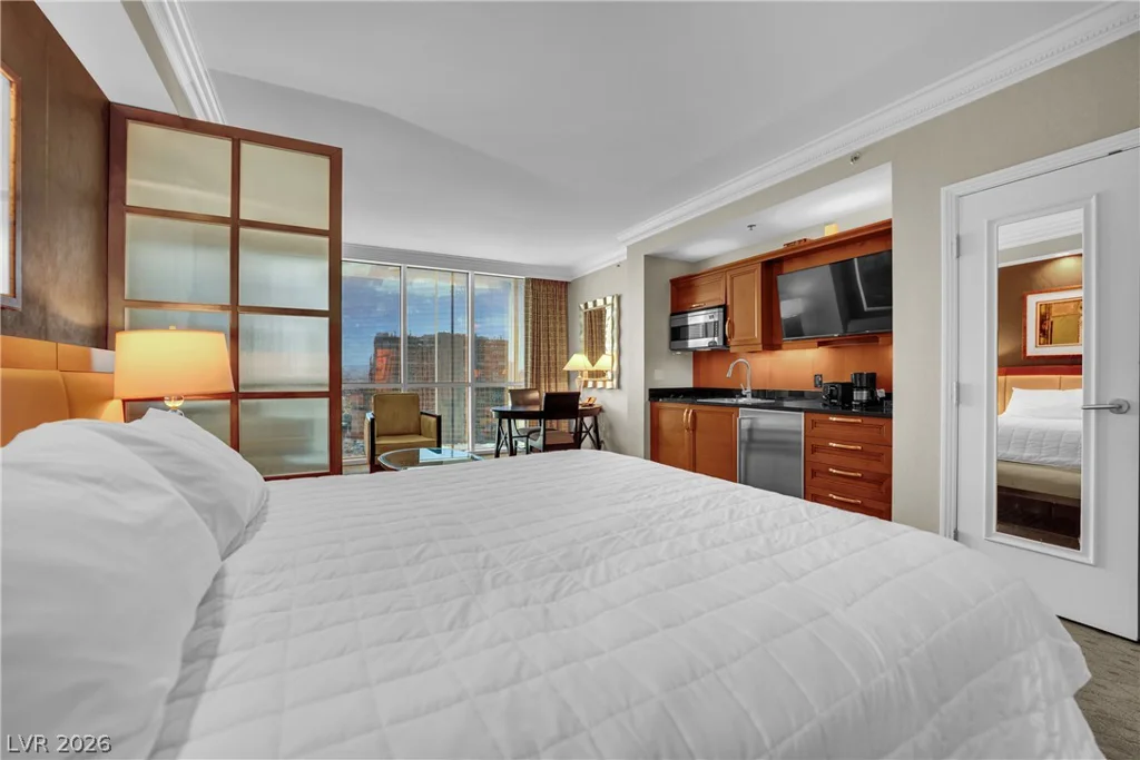 135 Harmon, Las Vegas, NV 89109