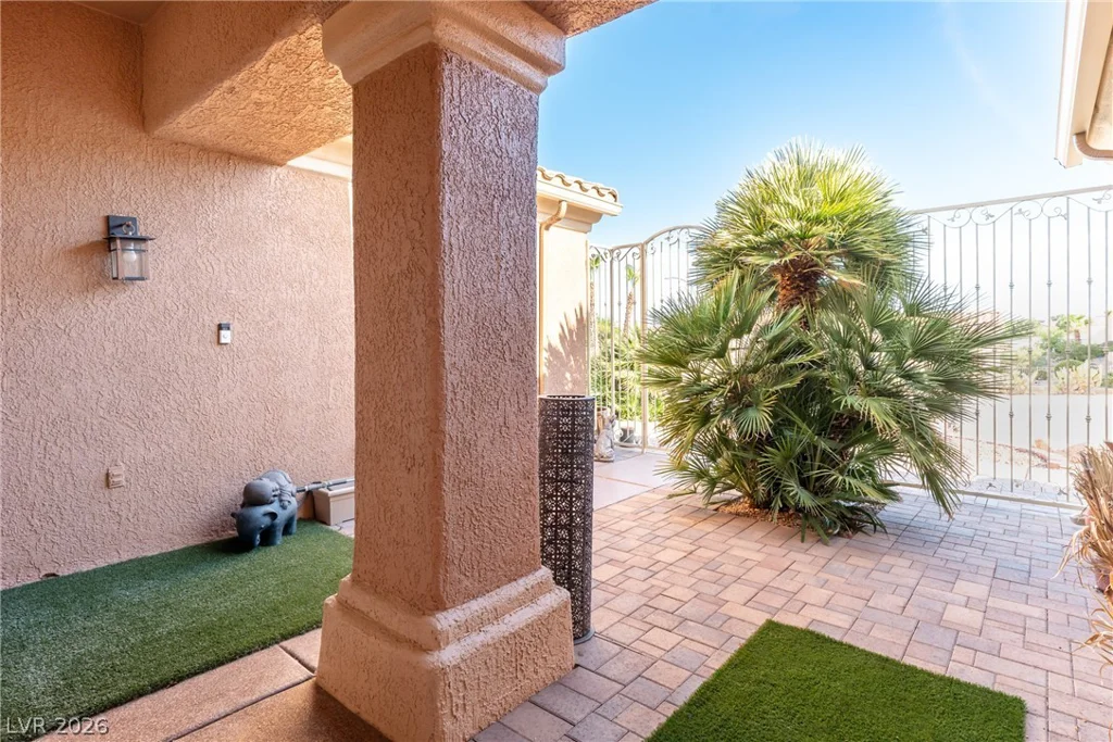 10904 Mission Lakes, Las Vegas, NV 89134