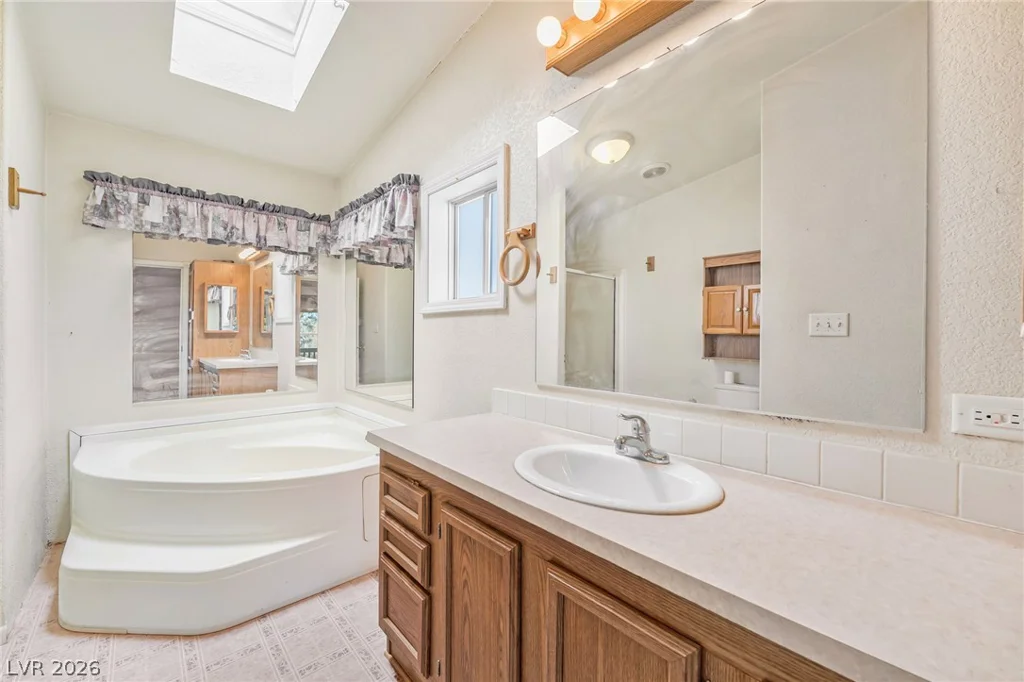 8225 Barr, Las Vegas, NV 89166