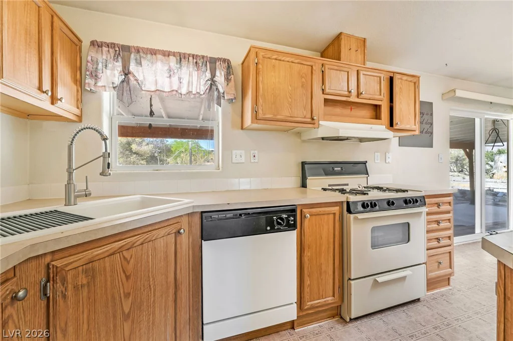 8225 Barr, Las Vegas, NV 89166