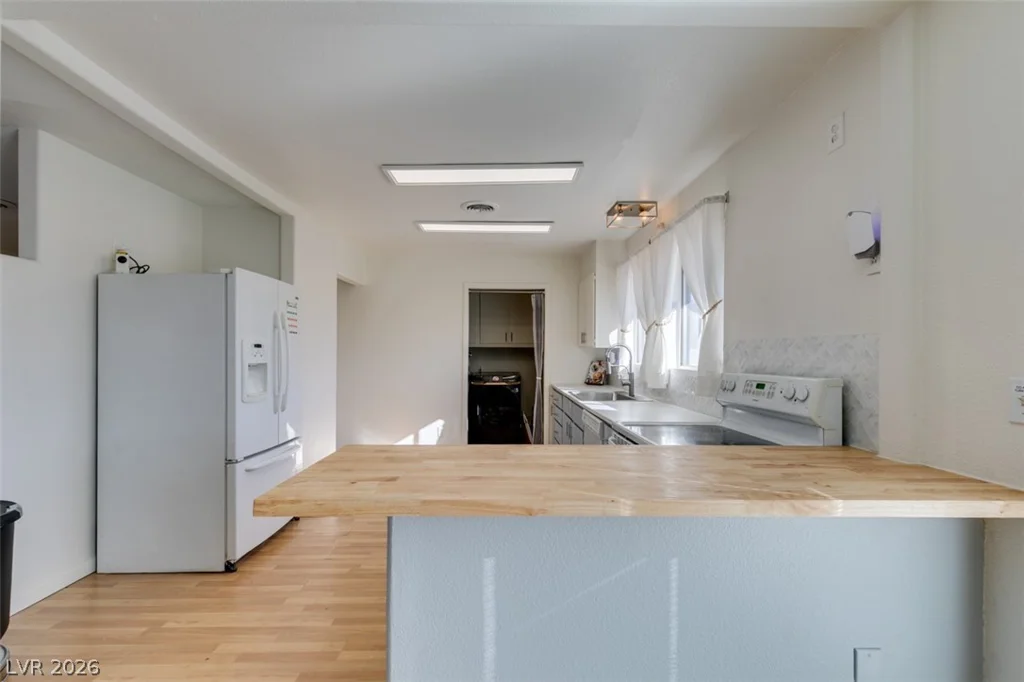 4411 Boston, Las Vegas, NV 89104