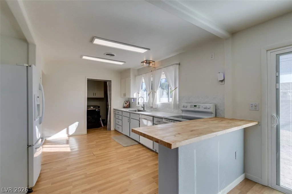 4411 Boston, Las Vegas, NV 89104