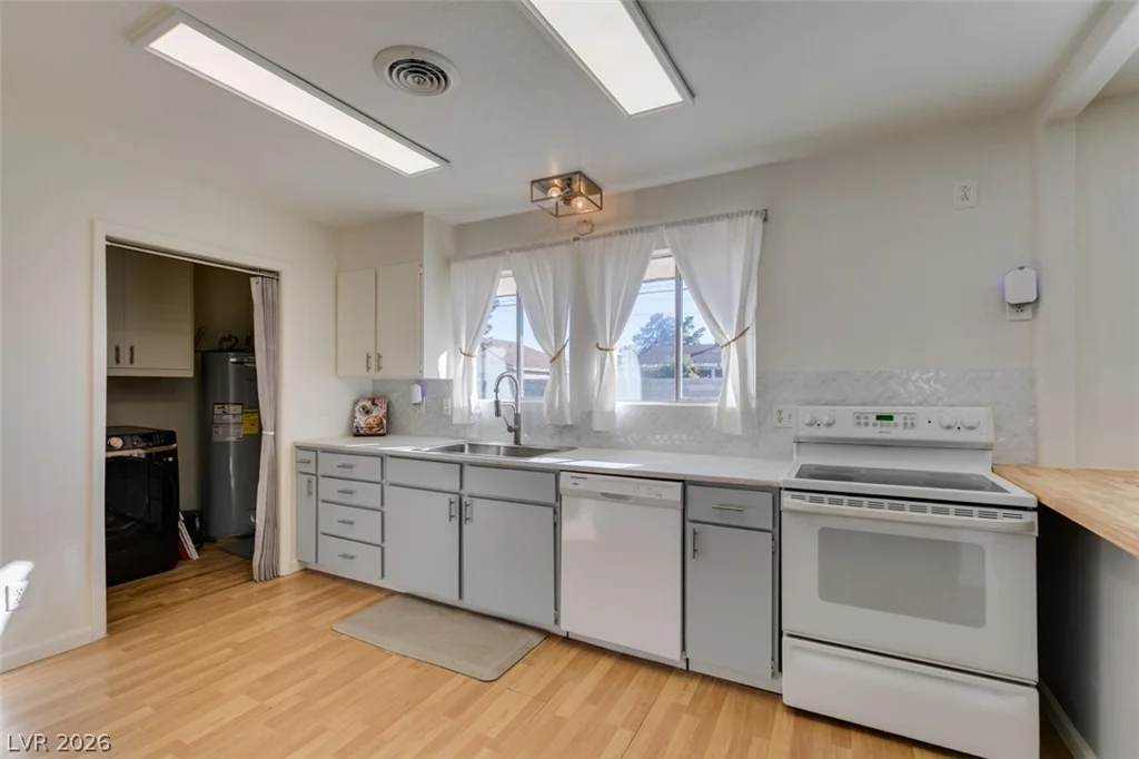 4411 Boston, Las Vegas, NV 89104