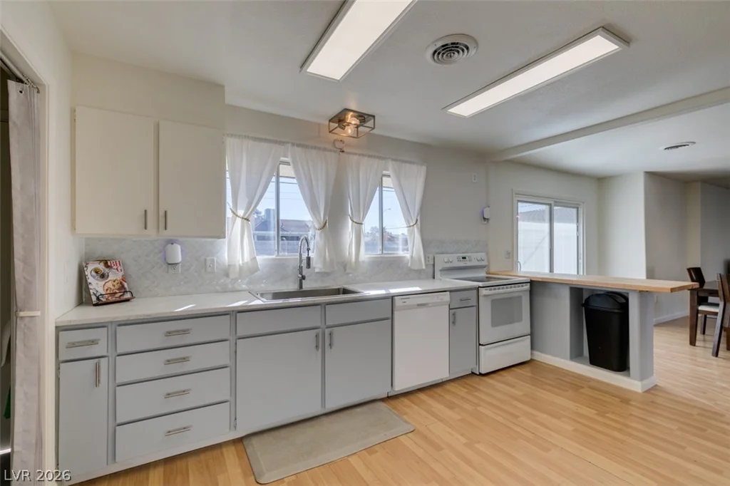 4411 Boston, Las Vegas, NV 89104