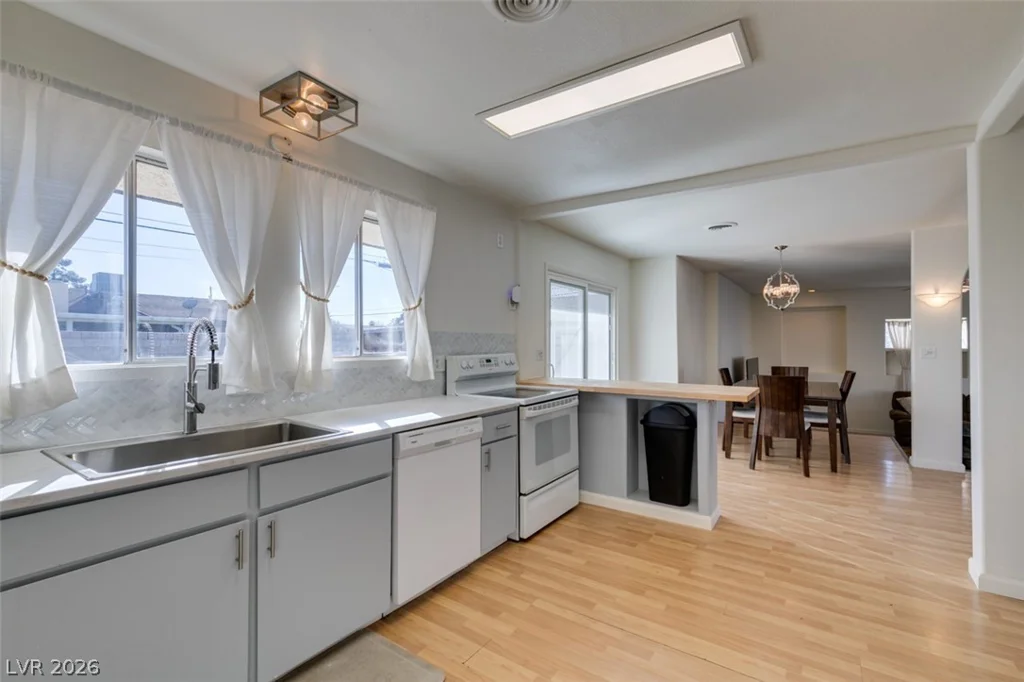 4411 Boston, Las Vegas, NV 89104
