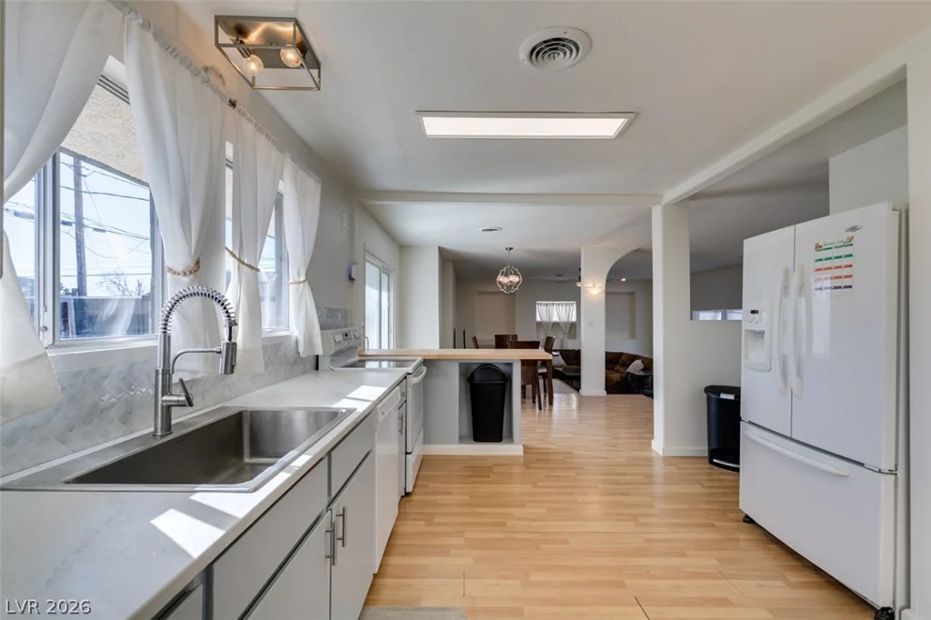 4411 Boston, Las Vegas, NV 89104