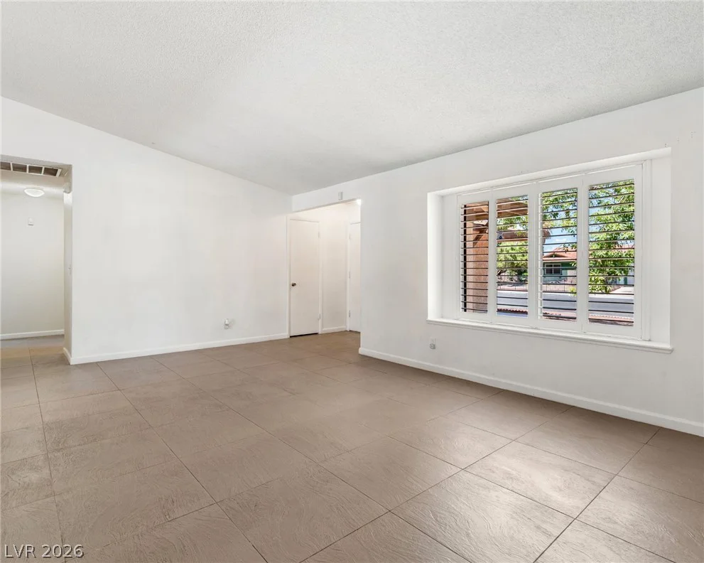 6371 Viking, Las Vegas, NV 89103