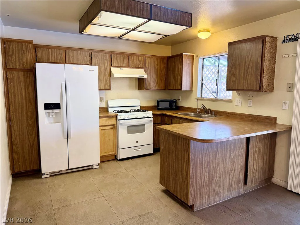 6371 Viking, Las Vegas, NV 89103
