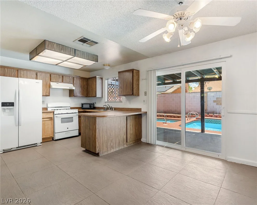 6371 Viking, Las Vegas, NV 89103