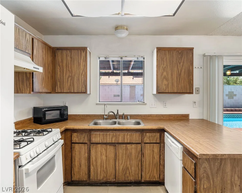6371 Viking, Las Vegas, NV 89103