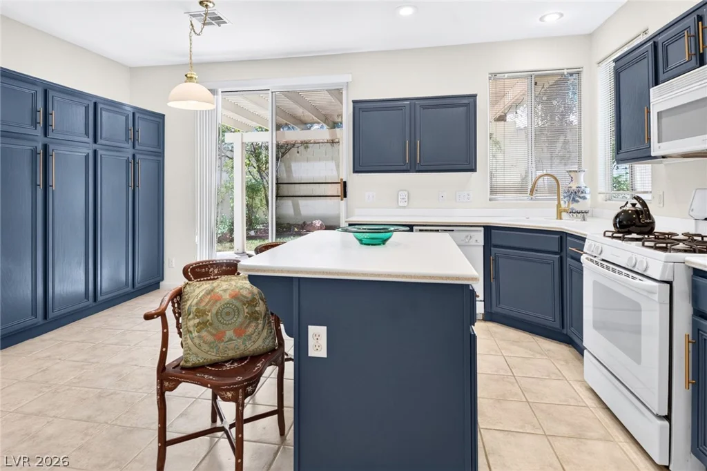 1813 Warrenville, Las Vegas, NV 89117