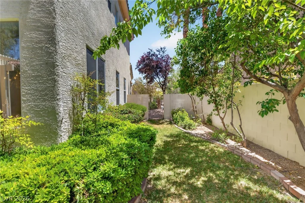 1813 Warrenville, Las Vegas, NV 89117