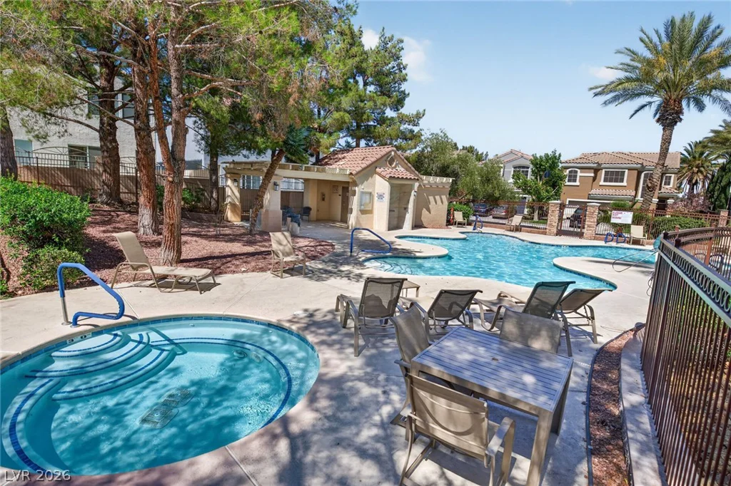 1813 Warrenville, Las Vegas, NV 89117