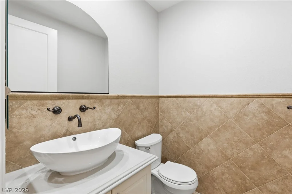 2960 American River, Las Vegas, NV 89135