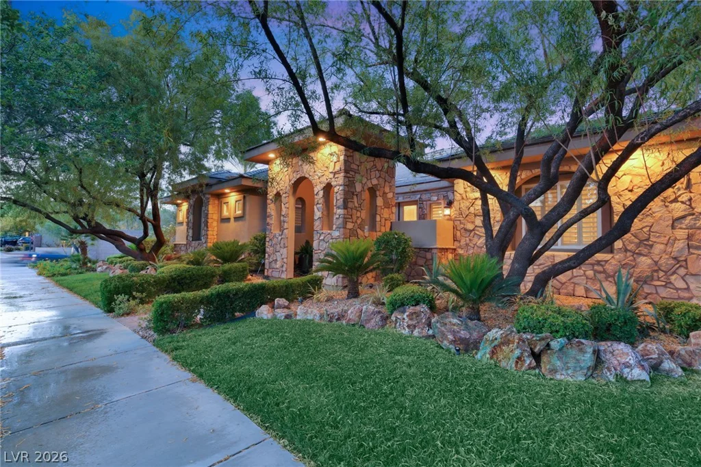 2960 American River, Las Vegas, NV 89135